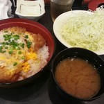 とんかつ 勝 - 2016.7.8  カツ丼¥1100（税別）
      蜆の味噌汁、キャベツ、漬物付