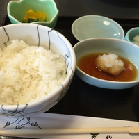てんぷら天松 日本橋店 - ごはんは小さめの丼ですがお替り自由です