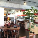 Noa Dining - 2016年6月17日にオープンしたばかりの店内にはお祝いの胡蝶蘭が