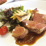 イタリア料理 ノンナジーニャ - 1、美ヶ原高原産鹿モモ肉のロースト 黒スグリのソース ¥2,000（税抜）