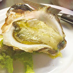 イタリア料理 ノンナジーニャ - 三重県産岩牡蠣 生食 又は オーブン焼き1個¥600(税抜）