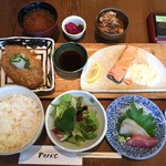 PAPA'S - 和洋旬味ランチ　税込1080円
おろしハンバーグとサーモンのムニエル