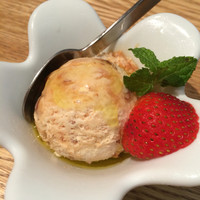 ウォルプタス 東京駅グランルーフ店 - プラリネと塩キャラメルのセミフレッド⭐️オリーブオイルをかけて食べました！ナッツ入ってて美味しい(灬ºωº灬)♡
                