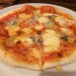 2016年6月　ピザ（ブルーチーズとはちみつ）1380円