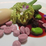 レフェルヴェソンス - 空豆のクレームと桑の実のコンフィチュール、トンカ豆のアイスクリーム
      