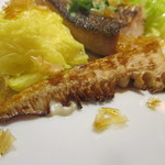 レフェルヴェソンス - 甘鯛のポワレ、たけのこ、縮緬（ちりめん）キャベツ、木の芽
      