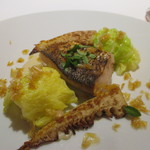 レフェルヴェソンス - 甘鯛のポワレ、たけのこ、縮緬（ちりめん）キャベツ、木の芽
      