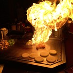 Tanaka of Tokyo - 序盤のファイアーパフォーマンス