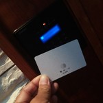 熊の焼鳥106 - カードリーダーに会員カードをかざしてロック解除！