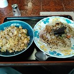 ラーメン・焼そばの店　浜ちゃん - 焼きそばの並＋チャーハンセット（自分）650円＋400円
