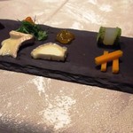 トレモンテ - コース以外でのチーズの盛り合わせ。チーズとともにそれぞれの特徴に合うソースを楽しむ。