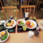 萩本陣 - どれもとっても美味しくて、おかわりをして、
      朝からついつい食べ過ぎてしまいました。
      あれ、でもなんかちびつぬの方が多くない？