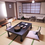 萩本陣 - ここは14種類の湯めぐりが楽しめる温泉宿として
      人気の旅館なの。温泉好きのボキらは、以前から
      泊まってみたいと思ってたんだ。 