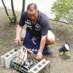 やまめ庵 - 庭でやまめ焼き