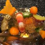 ゆきむら - キラキラ輝く宝石に蝶が！