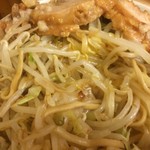 自家製ラーメン大者 - モヤシとキャベツは山のようです。【料理】