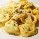 リコッタチーズとほうれん草を詰めたトルテッローネ