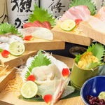 ``Assortment of 5 types of fresh fish sashimi from all over the place!'' where you can enjoy the freshness itself! ”