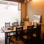 井津長 - テーブル席