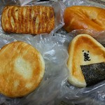 サンライズ ベーカリー - 料理写真:アップルパイ、クリームパン、ふらんすあんぱん、おにぎりパン