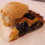 プルーンのタルトとキャラメルアイス