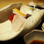 弧玖 - 鱸と鮪のお刺身
      七夕にちなんで大根胡瓜人参を短冊に見立てて
      「2016.07撮影」