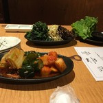 信州焼肉 NAMSAN - キムチ盛り合わせ・ナムル盛り合わせ・サンチュ