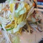 ra-membanri - 野菜豚骨ラーメン→野菜と絡めて頂きます。