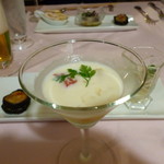 カリフラワーの冷製スープ仕立て