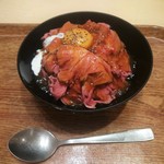 鉄板ステーキチャーハンの店 ステーキマウンテン - ローストビーフ丼　並盛り（\961）