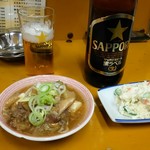 つるかめ食堂 - 黒ラベルと煮込みにポテサラ マチガイナシの組み合わせ
                                