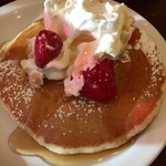 Eggs 'n Things - パンケーキにはメープルシロップをかけて頂きます。
