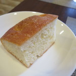 イタリアンレストラン Zucca - 自家製フォカッチャ