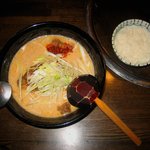 虎の穴 - ランチ「牛骨ラーメンセット（おかわり自由のライス付）」800円