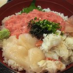平塚魚市場食堂 - 三色丼\８５０
