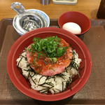 すき家 - マグロユッケ丼
某牛丼チェーンと違って味噌汁は付いてなかったです