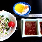 うめしま - 味処 うめしま 梅定食のサラダ、香物、タレです。 fromグリーンロール