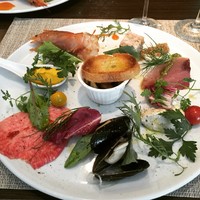 キャトルラパン - ムール貝の右の白いのが鰯とクリームチーズのん。美味！