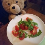 シシリヤ - フルーツトマトとルッコラのサラダ