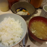 とん太 - ご飯、豚汁