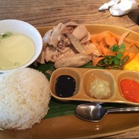 シンガポール・シーフード・リパブリック 大丸梅田 - シンガポールチキンライス　1490円