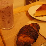 Cafe&Meal MUJI - あんクロワッサンとかぼちゃのチーズケーキ