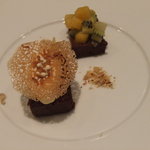 ユニッソン デ クール - テリーヌ・ショコラ　グラース・バニラ　フルーツのブルノワーズ