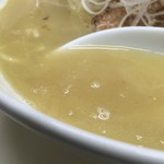 塩ラーメンのスープ