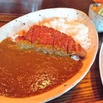 瀬戸の坊ったん - 窓からの後光を浴びてカツカレー