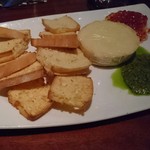 The Keg Steakhouse + Bar - 焼きブリーチーズ