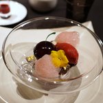 LA TABLE de Joel Robuchon - スリーズ柔らかいショコラブランのムースにグリオットのソルベ