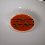 LA TABLE de Joel Robuchon - トマトとブラックチェリーの冷たいガスパッチョ