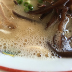 長崎楼 - 2016年7月初旬 今日のスープ。茶色がかった色合い。周囲は泡立っています。