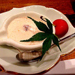 和だん  夢心邸 - 甘味：黒蜜のプリン。中に小豆餡が隠れています。見かけとは裏腹にゴリゴリの和菓子ですな(´∀｀*)ﾎﾟｯ。